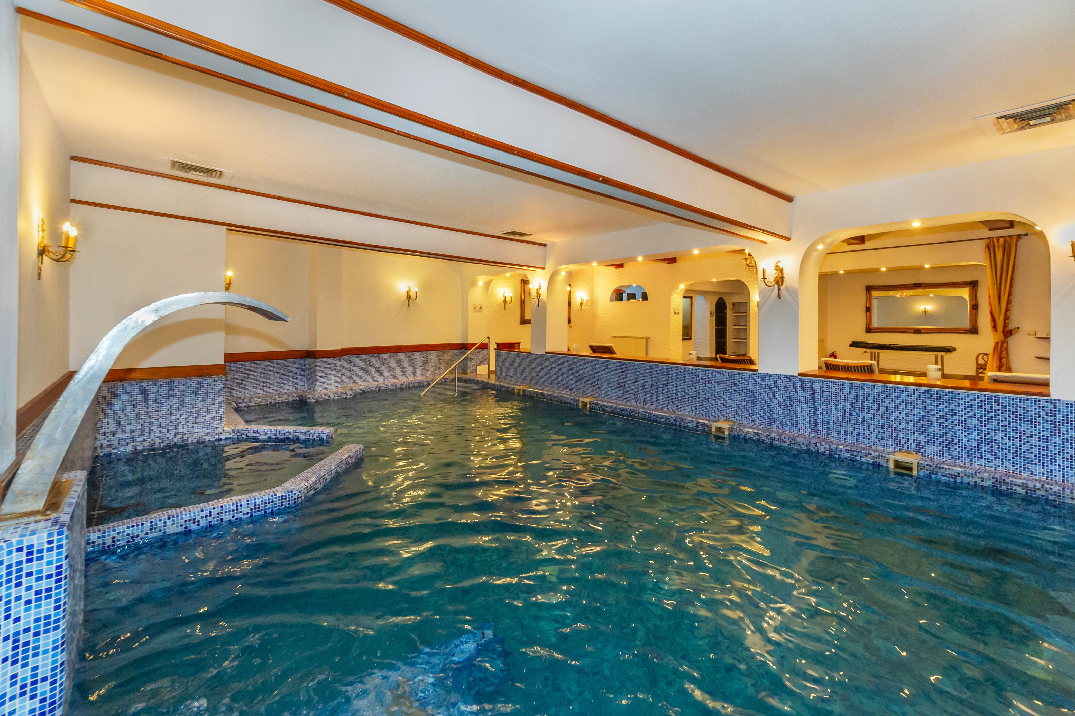 Imparatul Romanilor & Hotel 4*